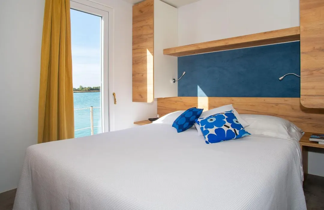 Marina Uno Floating Resort-1