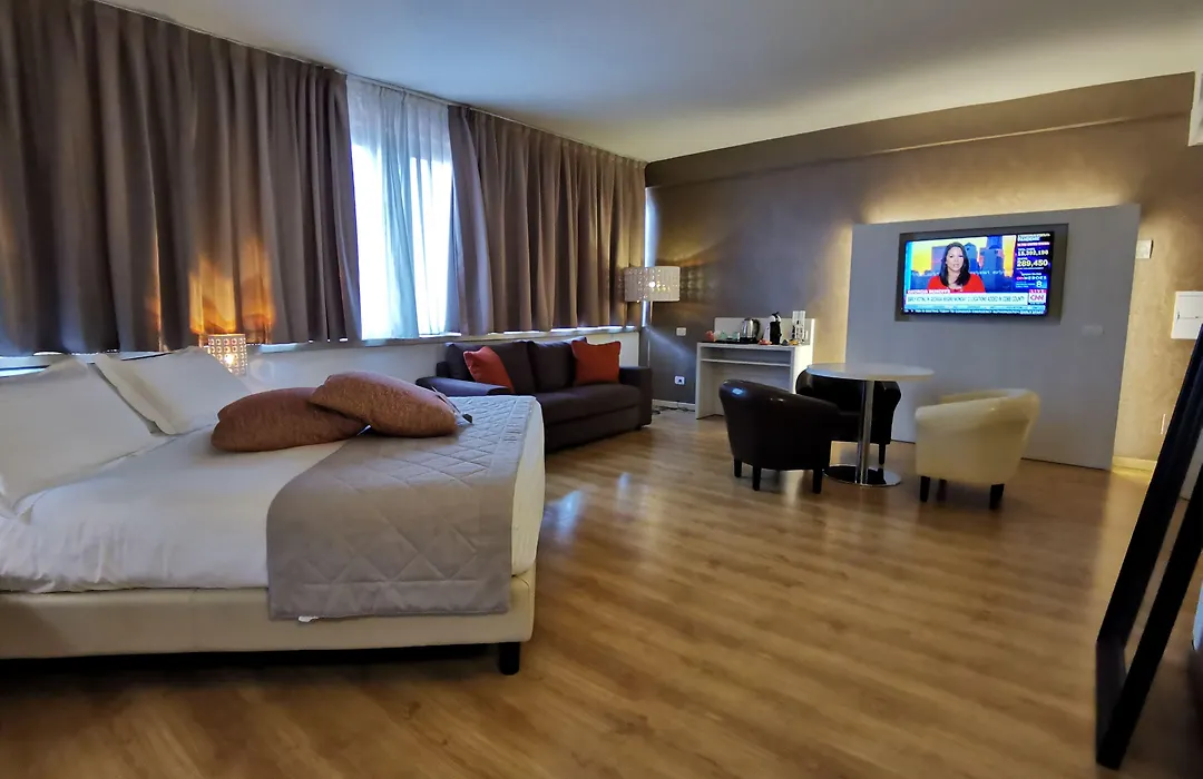 Hotel President-1