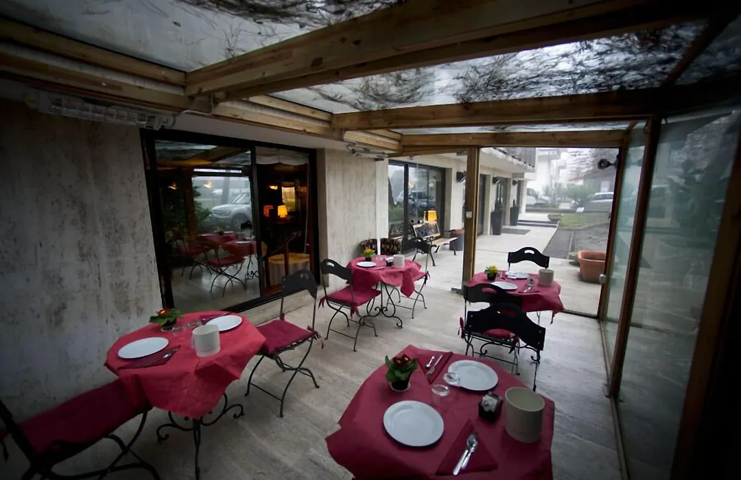 Club Hotel-1