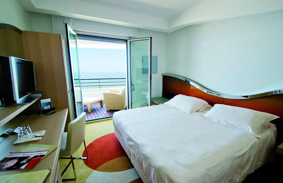 Hotel Waldorf- Premier Resort-1