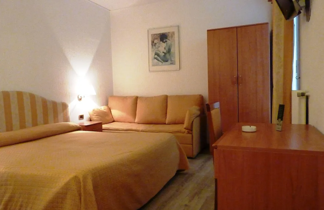 Hotel Ariston Montecarlo-1