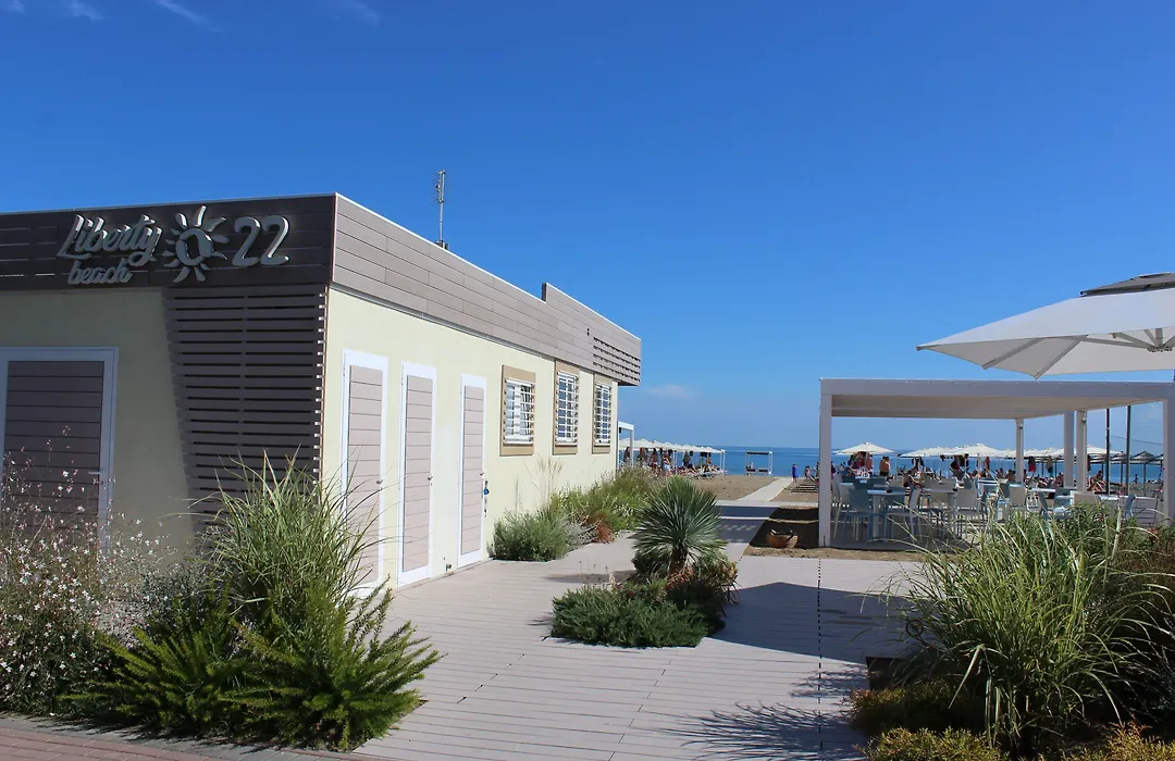 Hotel Liberty Beach - Parking & Beach-1