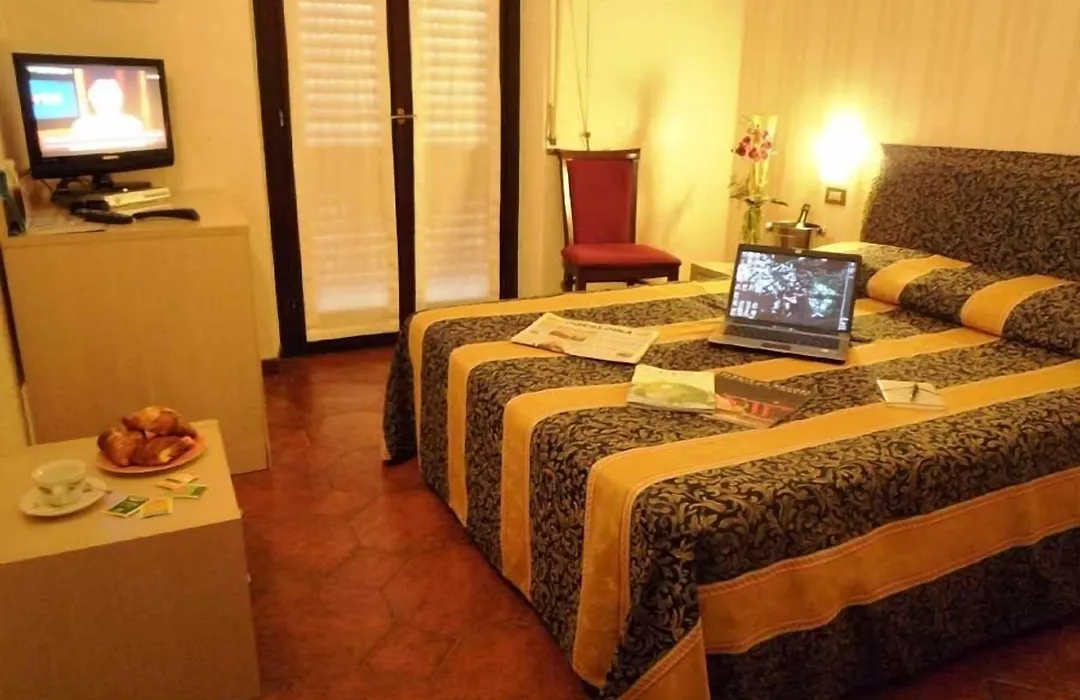 Hotel Montecarlo-1