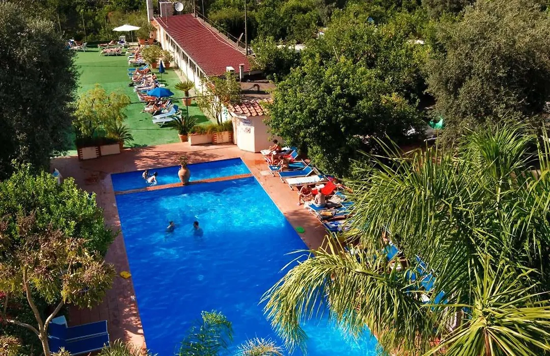 Sorrento Comfort Rooms con piscina-1