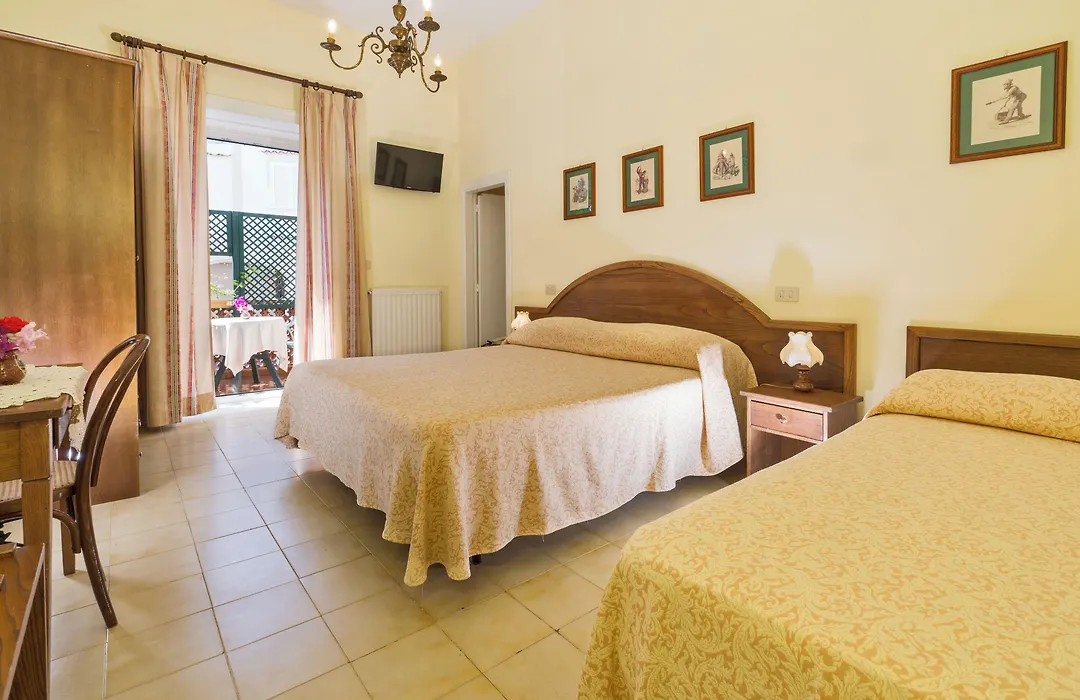Hotel Pensione Monti-1