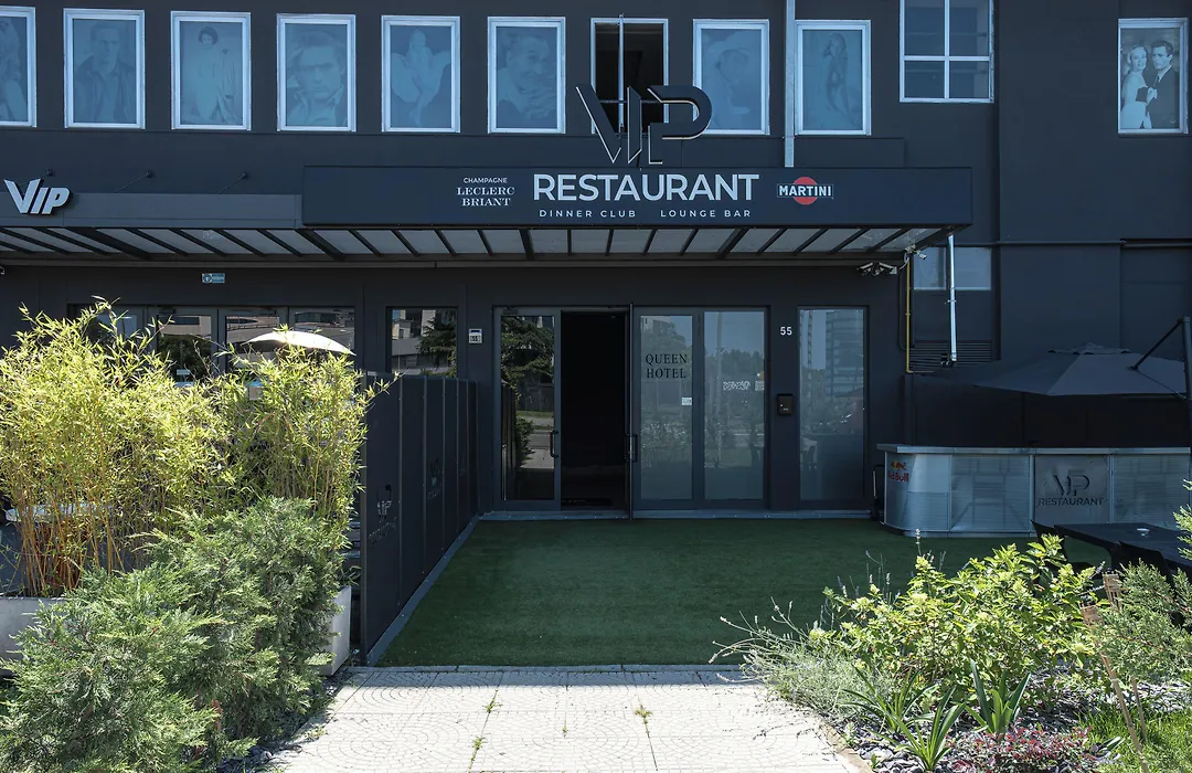 Queen Hotel-1