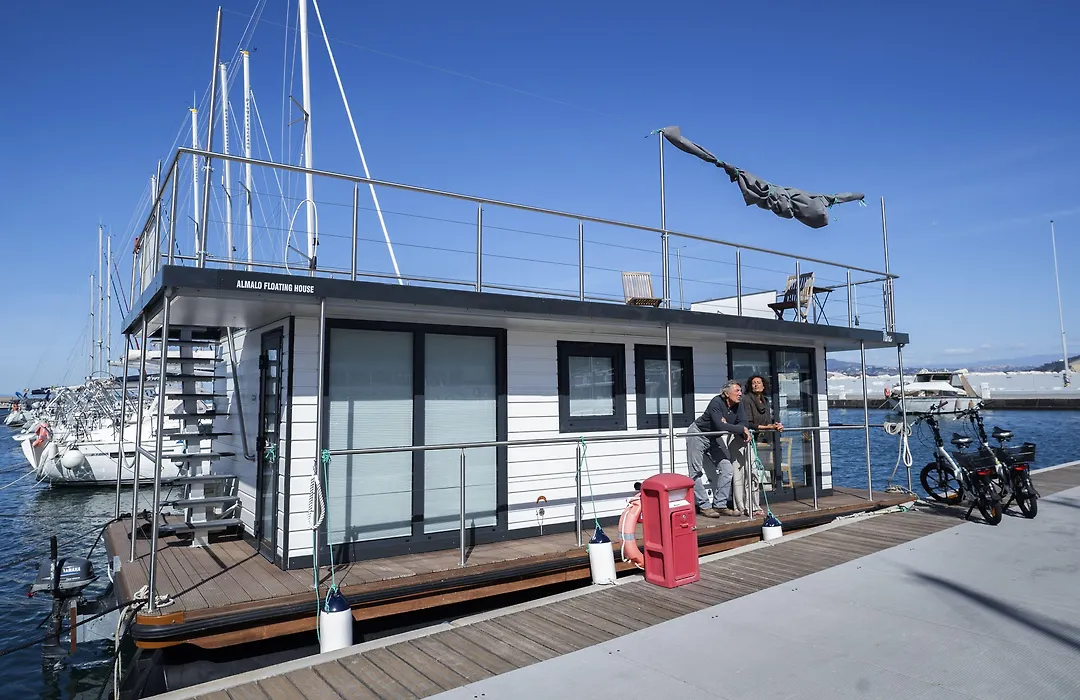 ALMALO Floating House - Casa Galleggiante-1