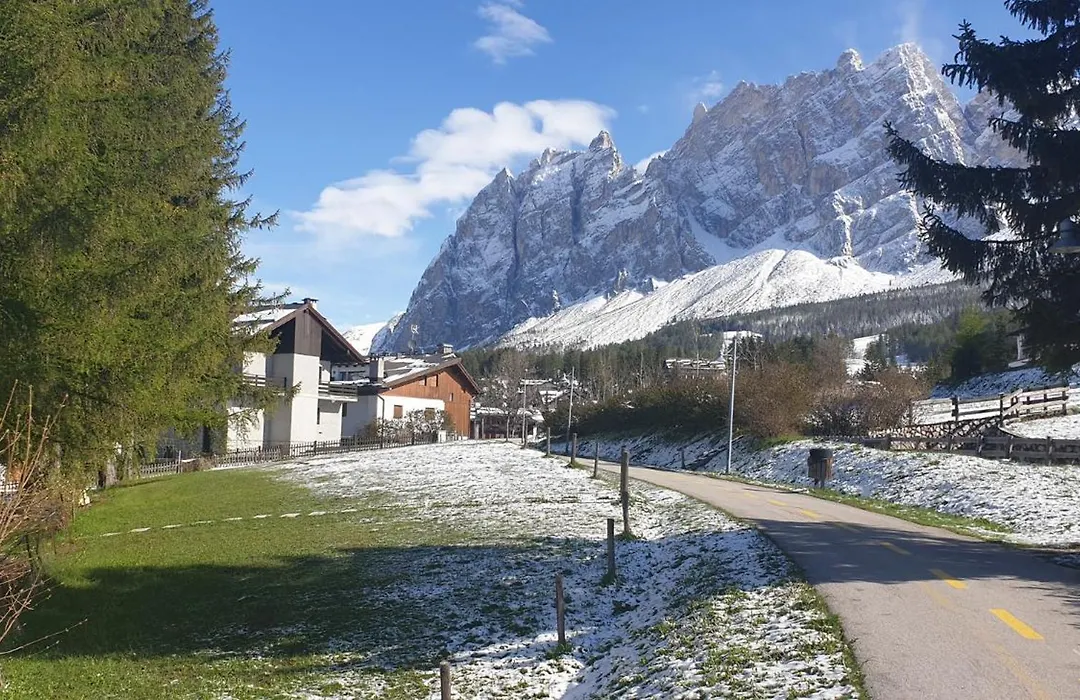 Hotel Bellaria - Cortina d'Ampezzo - parking-1