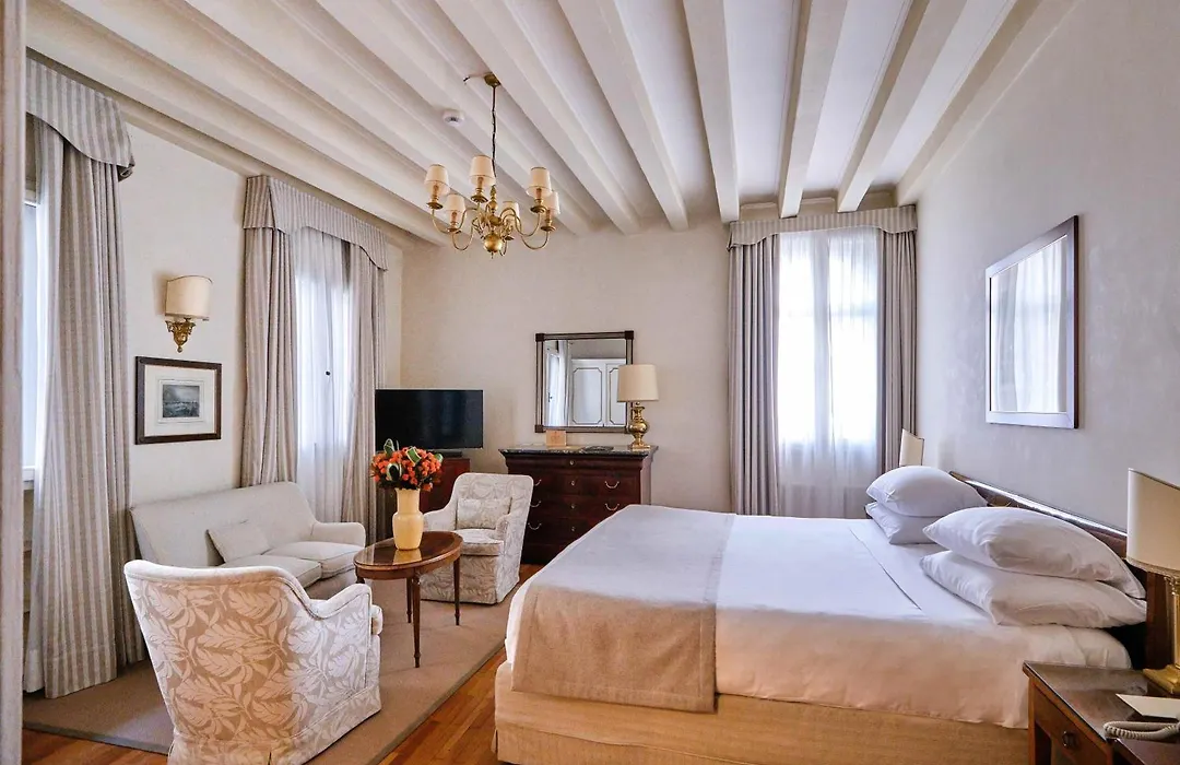 Hotel Villa Cipriani-1