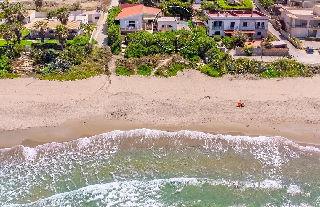 Casa indipendente al Mare, con accesso diretto sulla Spiaggia-1