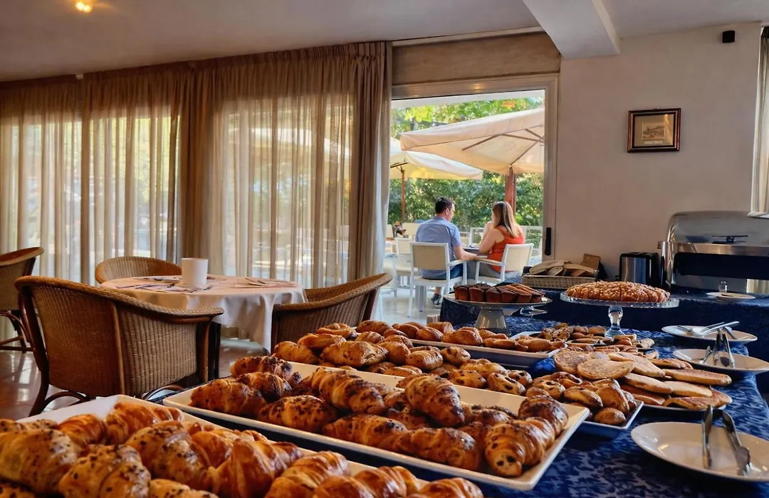 HOTEL AMBRA - Fronte Mare - Vicinissimi al Centro-1