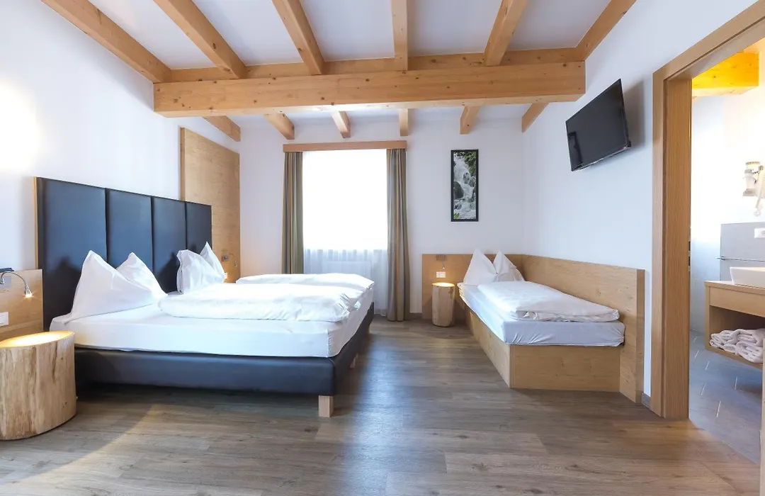 Guesthouse Dolomiten-1