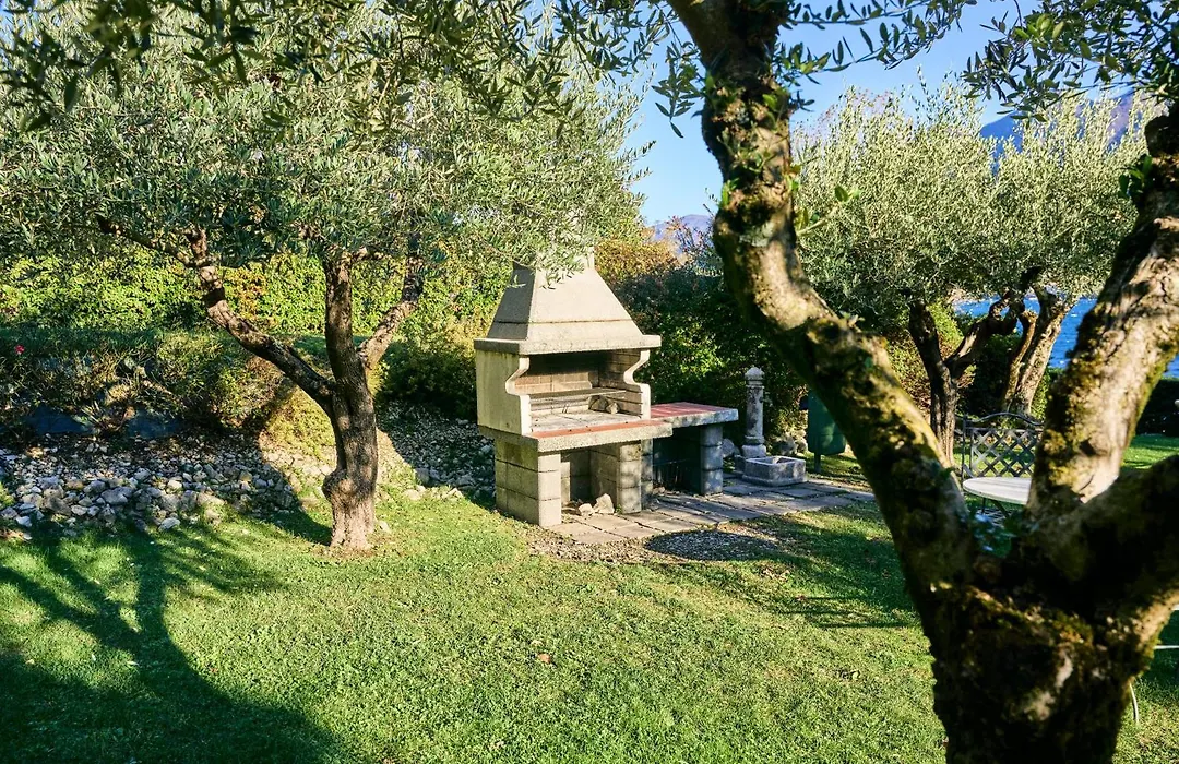 Bellagio Village - Holiday Apartments By The Lake - Seasonal Warm Pool And Sauna-1