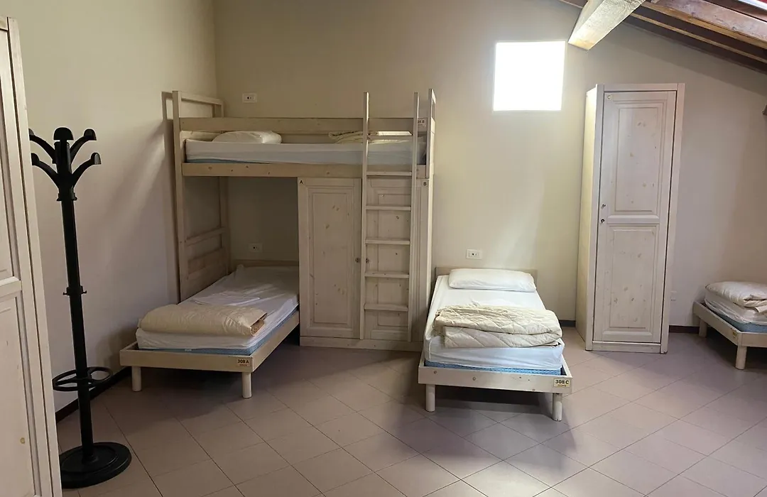 Student'S Hostel Estense-1