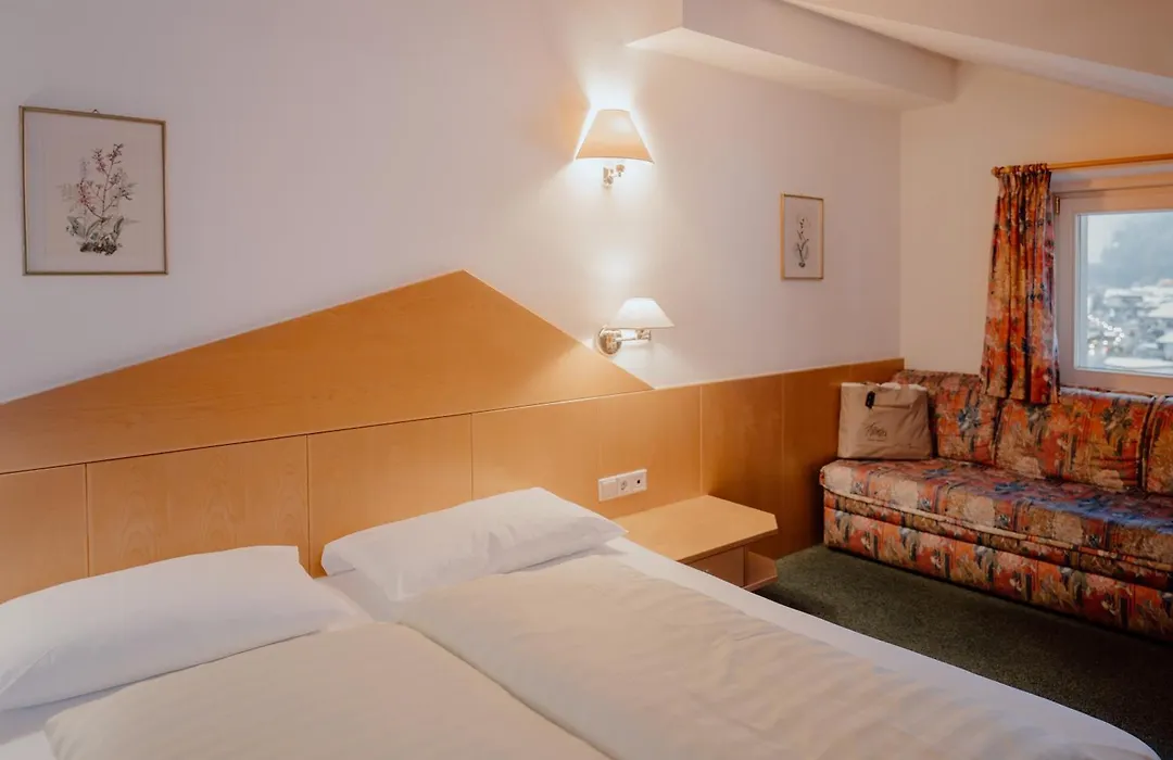 Hotel Fronza - Your Hike & Mountain Home-1