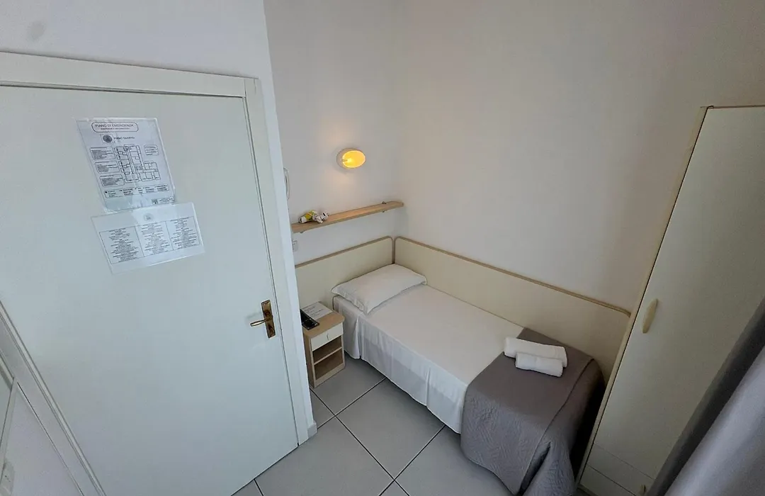 Lively Hotel-1