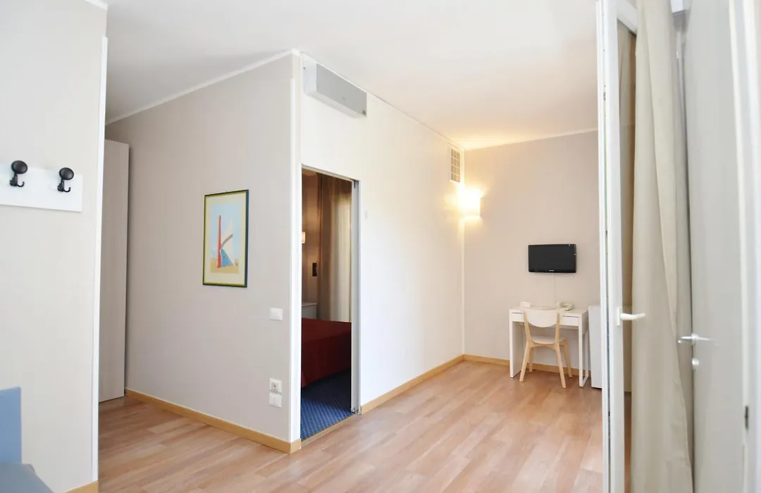 Ute Hotel-1