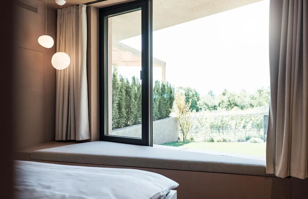 Hotel Weingut Stroblhof-1