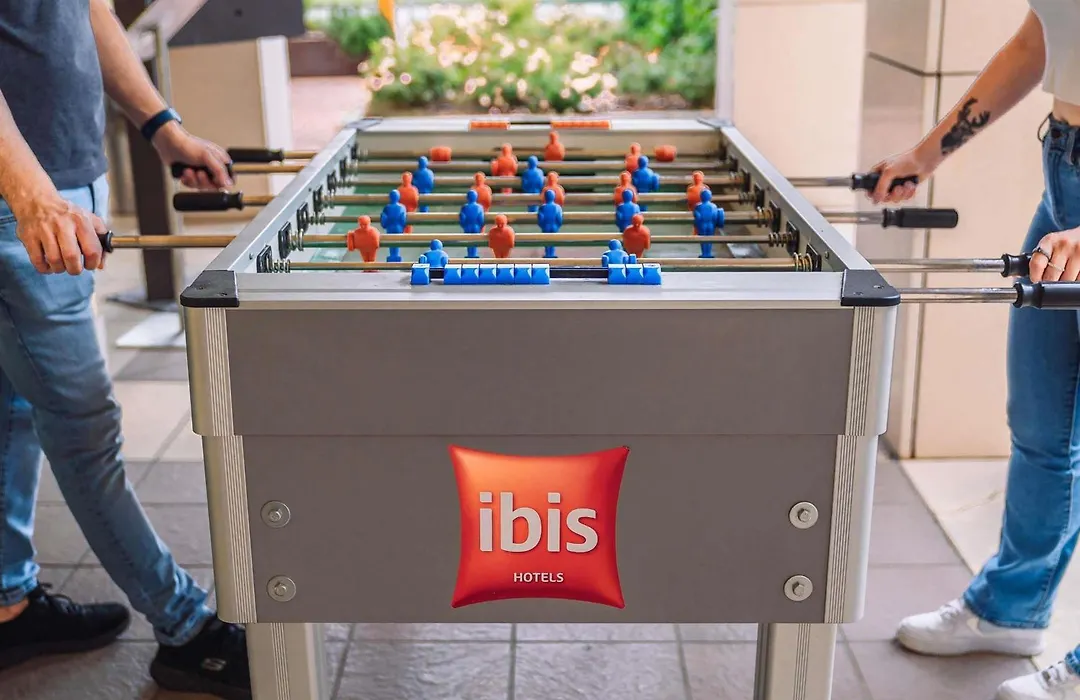 Ibis Como-1