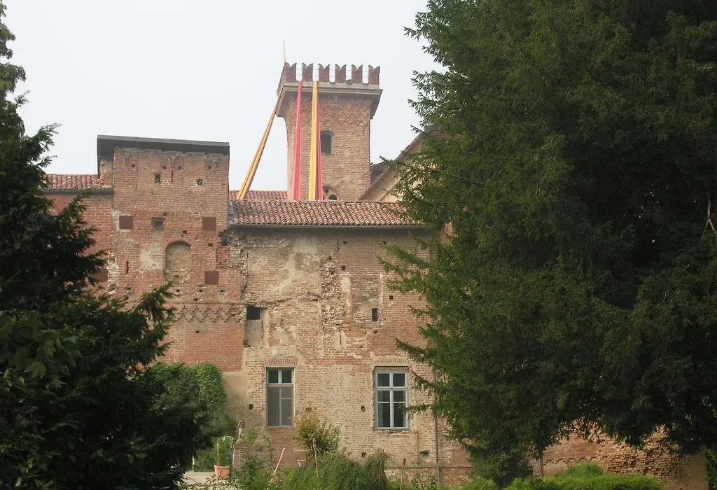 Castello Sannazzaro B&B-1