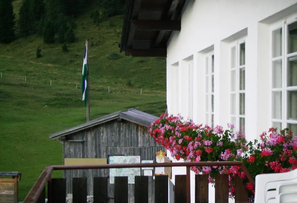 Rifugio Gardeccia Huette-1