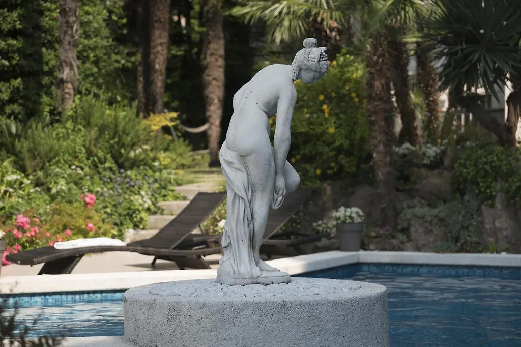 Villa Vittoria-1