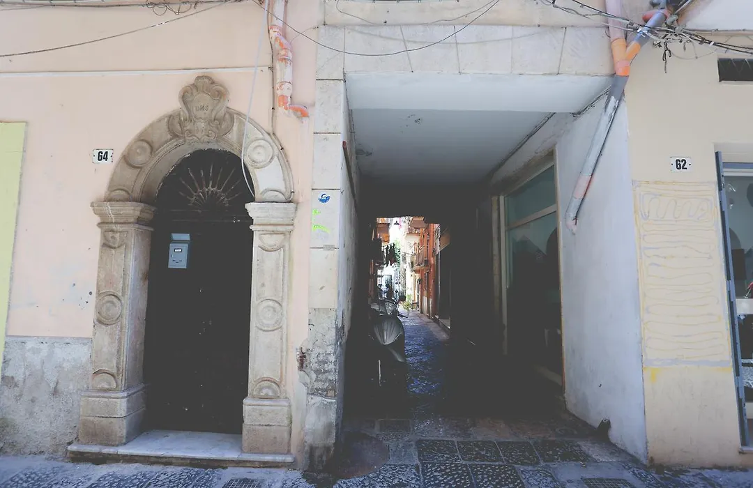 Il Viaggiatore Via Indipendenza B&B-1