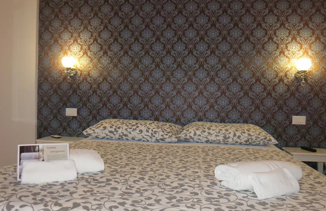 Dante Rooms And Apartment-1