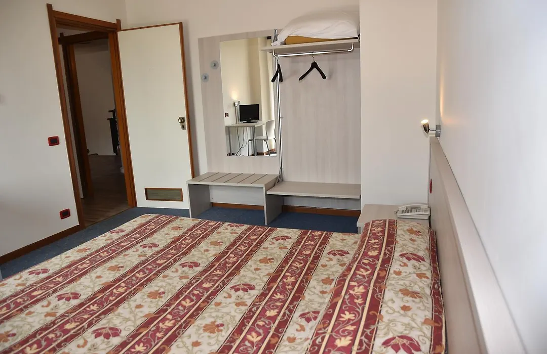 Hotel Fiesta-1