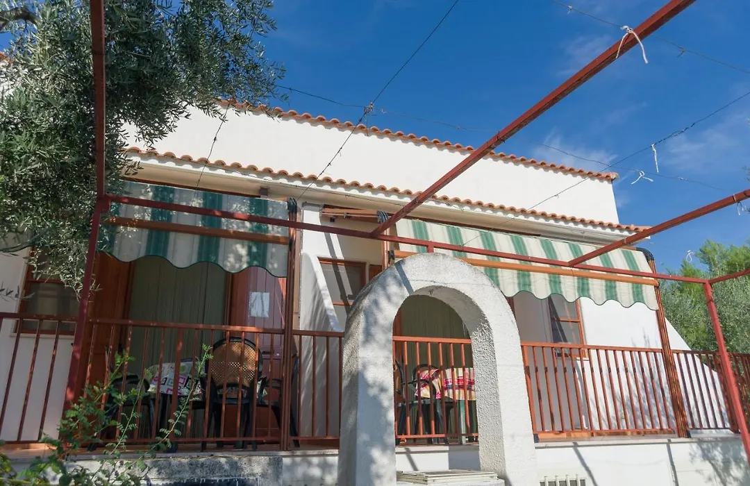 B&B Lido Dei Pini-1