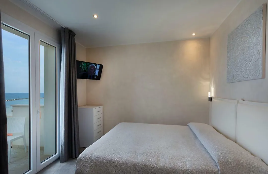 White Suite & Apartments-1