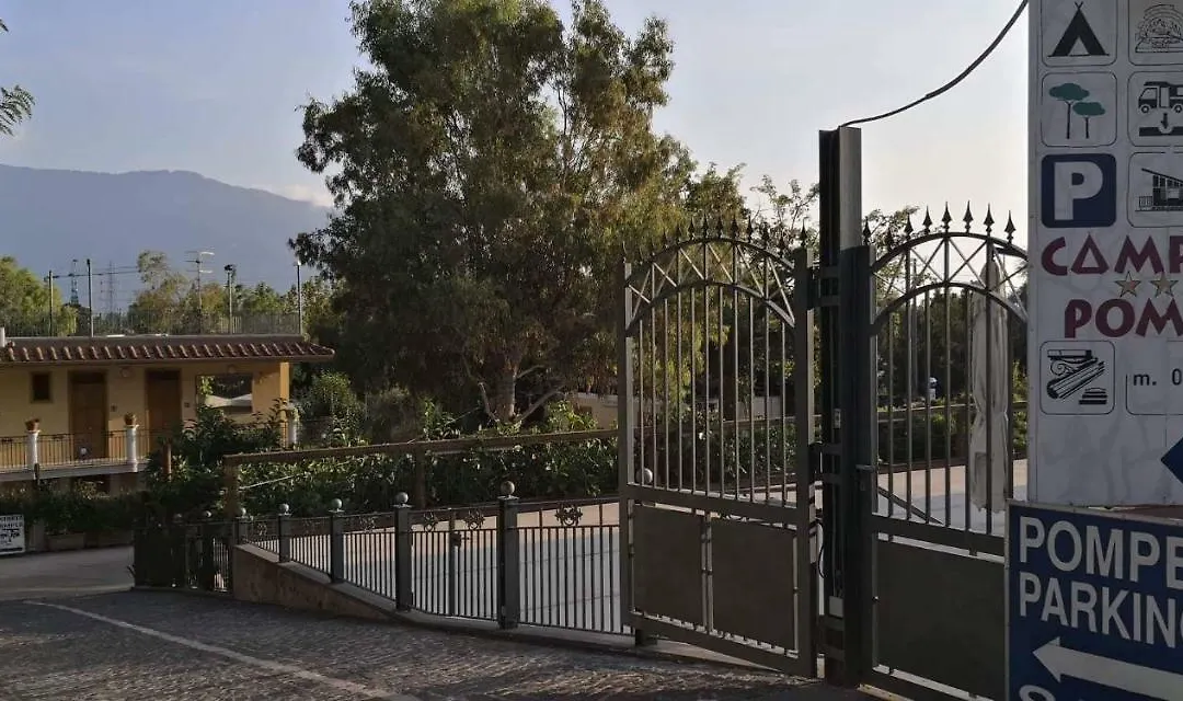 Villaggio Camping Pompei Bungalow-1