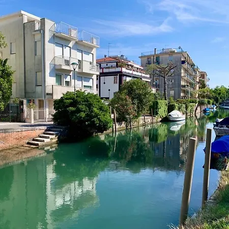 Villa Venice Movie-3