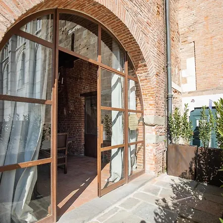 Casa del Campanaro centro storico di Lucca dentro le mura-2