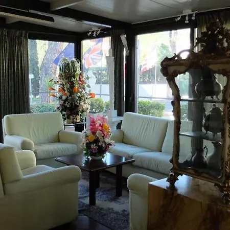 Hotel Flowers-2