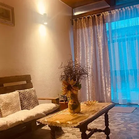 La Maison-2