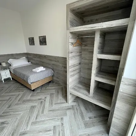 Holiday Rooms Rho-3