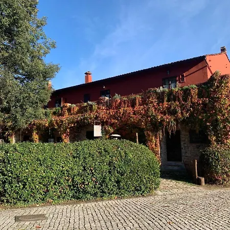 Casette rosse nel borgo medievale di Fossanova-3