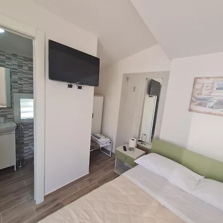 Scauri Rooms B&B-2