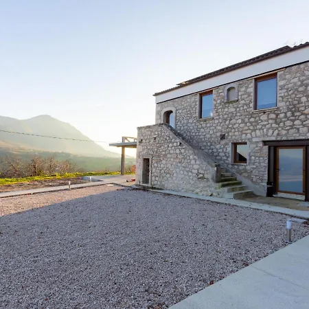 Tenuta rurale immersa nel verde-2