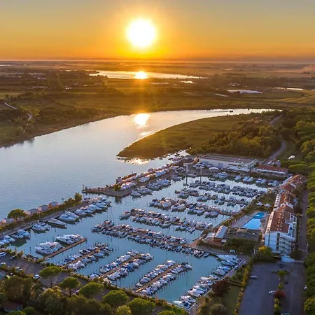 Marina Uno Floating Resort-3