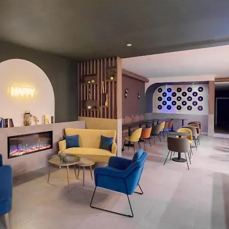 Moody Smart & Comfy Hotel-2