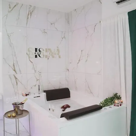 Sisina Luxury Room Jacuzzi&Piscina-3