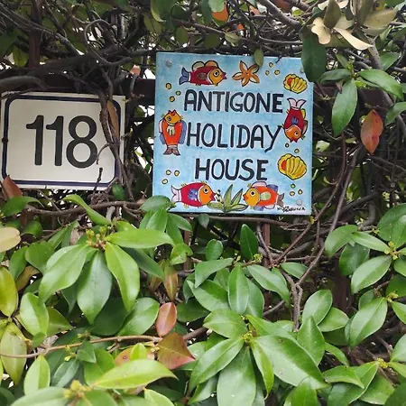 Antigone Holiday House-2