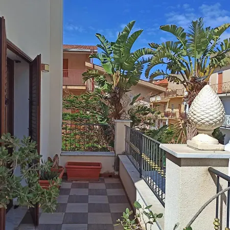 Kunesias B&B-3