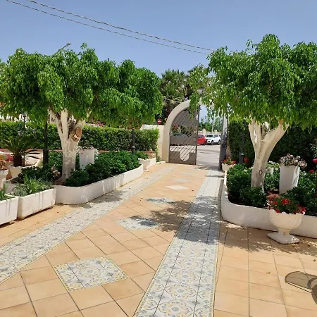 Arenella Beach Rooms-3
