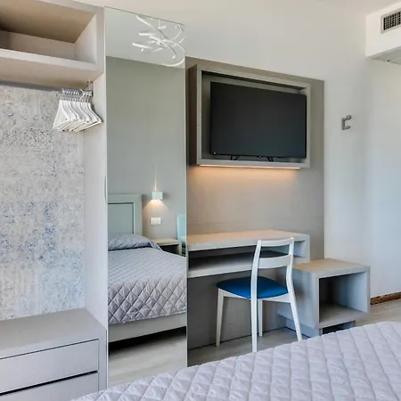 MARITTIMO Riccione - Hotel Clipper FRONTE MARE-3