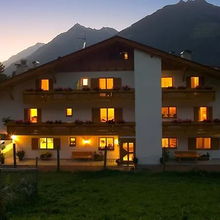 Hotel Garni Alpenhof-3