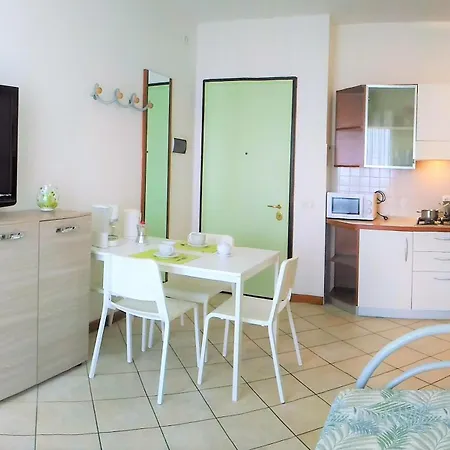 Green Holiday Wohnung Mit Schwimmbad-3