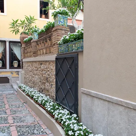 Villa D'Orville luxury suites Taormina-3